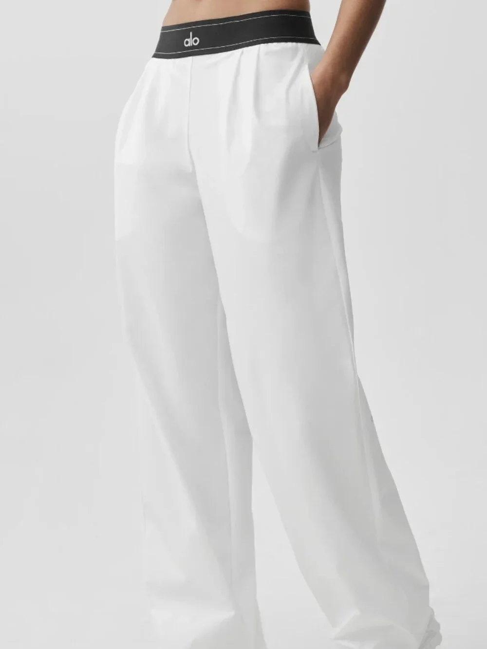 Modern Minimalist🍦NWT ALO Yoga Suit Up Trouser🥼Crisp White